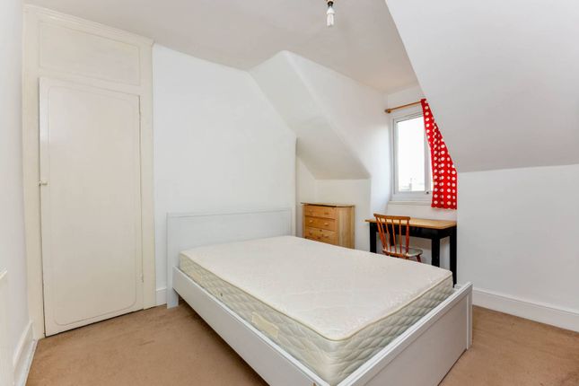 Maisonette to rent in Barry Road, East Dulwich, London