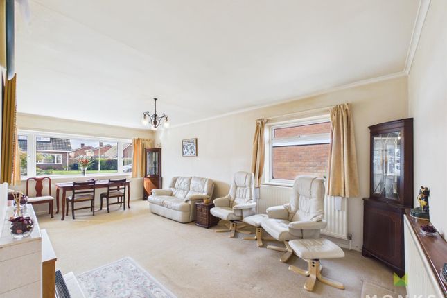 13, Cedar Avenue, Shrewsbury photo 2