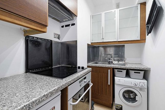 Flat 447, Russell Court, Woburn Place, London photo 3