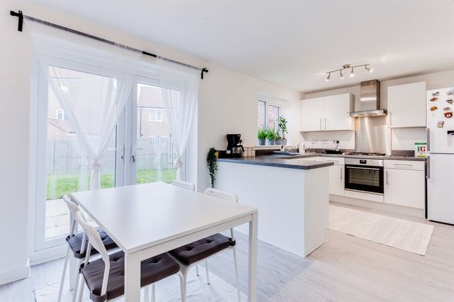14, Sintering Crescent, Wakefield photo 2