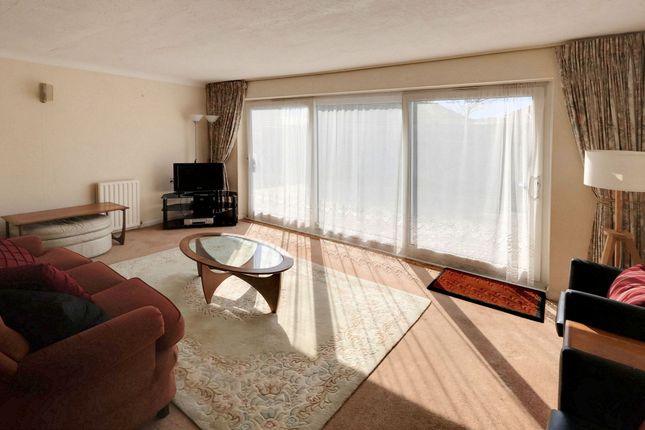 43 Woodmere Avenue, Croydon photo 4