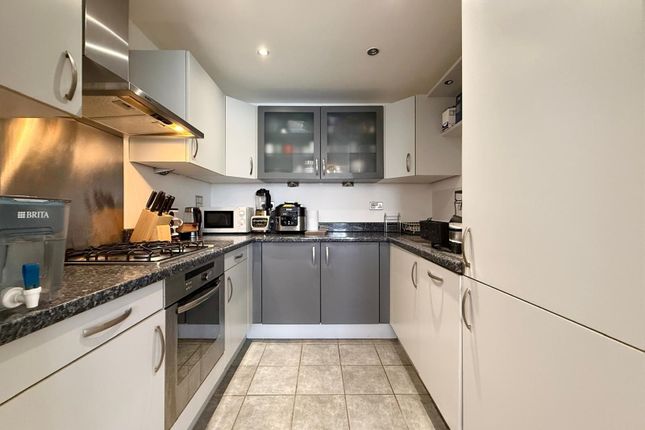 Flat 37, Western Beach Apartments, London photo 2