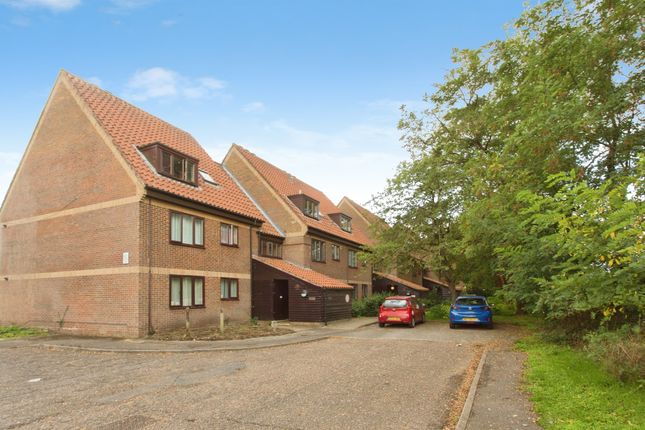 35, Armstrong Close, Newmarket photo 2