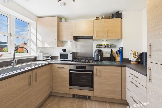 1 Martlet Way, Aylesbury photo 4