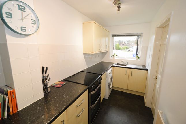 14 Webb Close, Bagshot photo 4