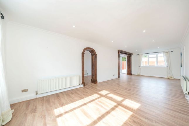 10, Parkgate Close, Kingston Upon Thames photo 4