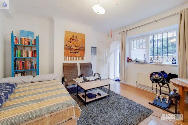 Flat for sale in Bracklyn Court, Islington, London, UK