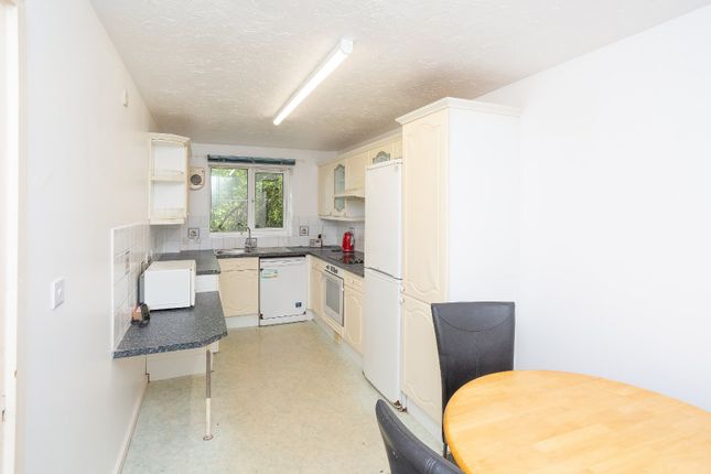 Flat for sale in Lawrence Court, Seacroft Gardens, Watford, Hertfordshire