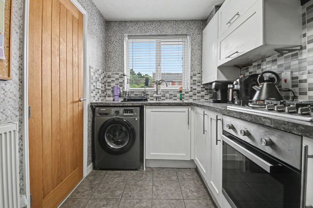 2 Unwin Close, Southampton photo 3