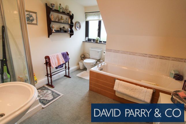 Modern Detached 4 Bed House, Knighton