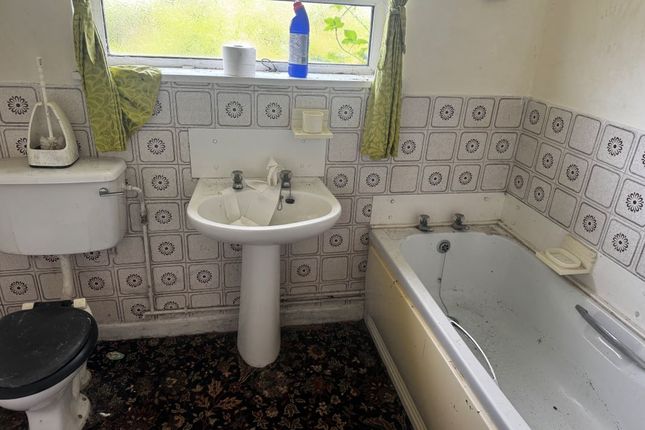 27, Victoria Road, Bridgend photo 4