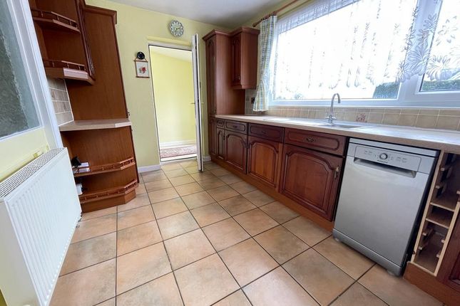 Detached house to rent in Church Crescent, Leeds
