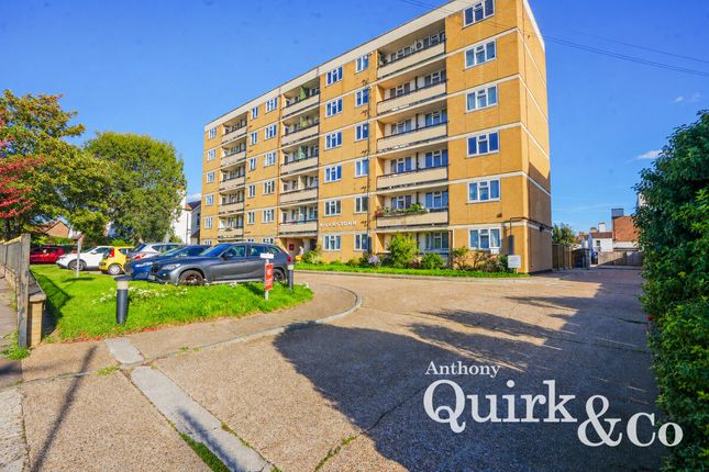 1-bed flat on Crowstone Road, Westcliff-on-sea, £130,000