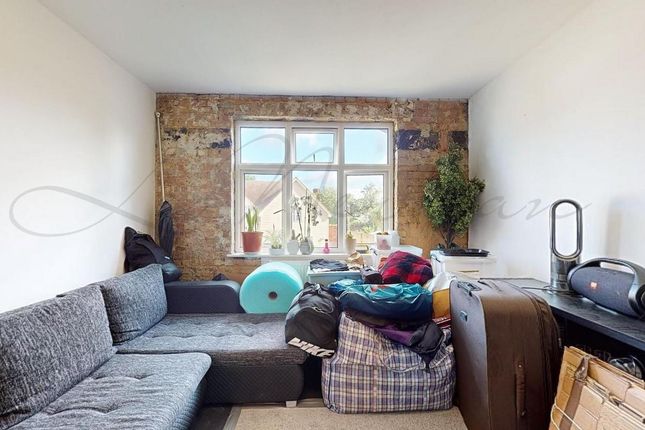 Thumbnail Maisonette to rent in Highfield Avenue, London