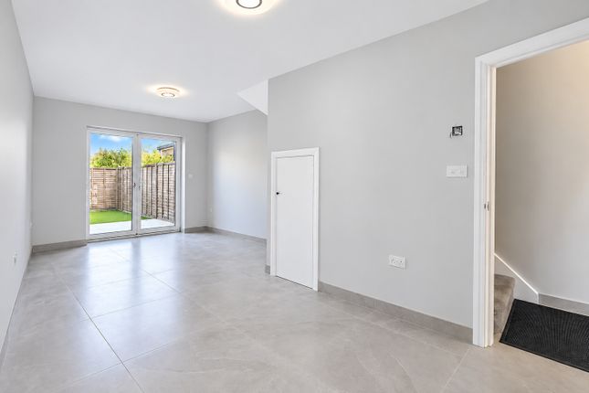 2a, Fotheringham Road, Enfield photo 3