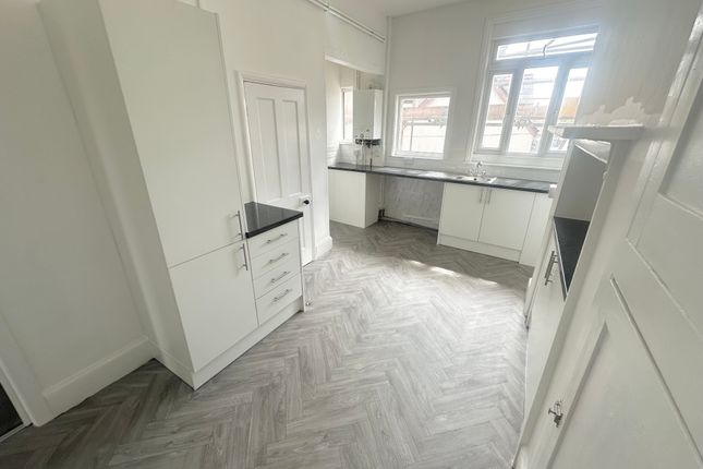 Flat 2, 2a, Hyde Road, Paignton photo 3