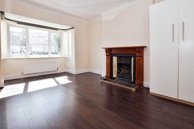 Flat to rent in Abingdon Road, London