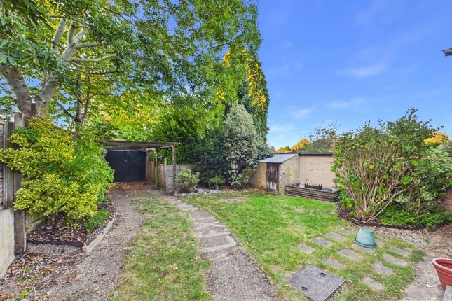 10 Coulsdon Place, Caterham photo 2