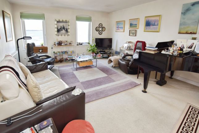 6 Cleve Court, Cleve Lane, Exeter photo 3