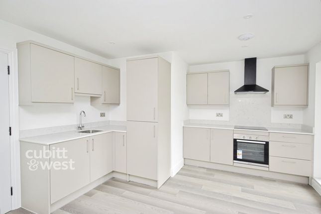 3-bed flat on 6, 11, Hartley Old Road, Purley, £2,300/mo