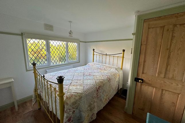 Mobile/park home for sale in North End, Cummings Hall Lane, Noak Hill, Romford