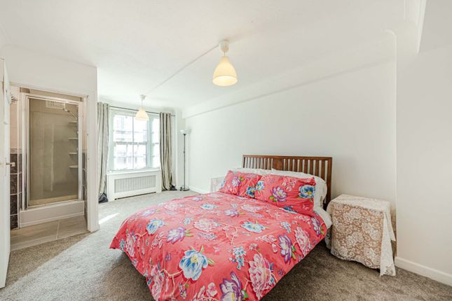 Flat for sale in Edgware Road, London