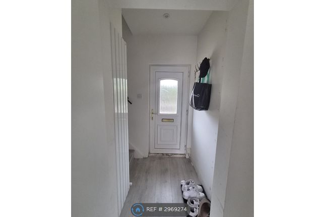 Parkhill Crescent, Wakefield photo 3