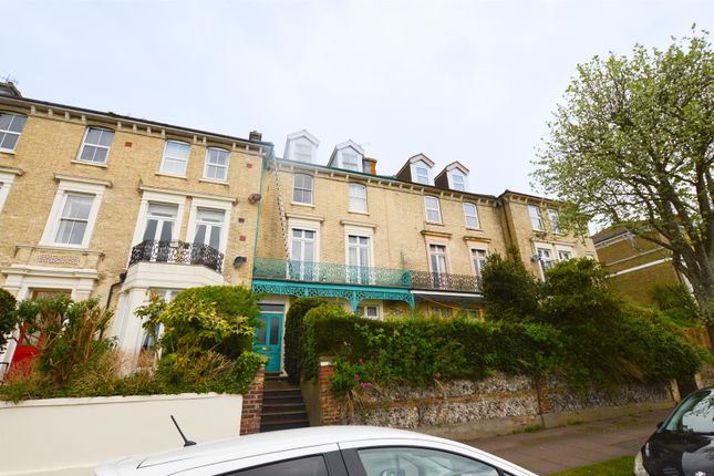 Flat to rent in Enys Road, Eastbourne