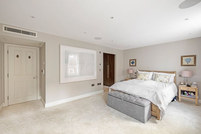 Mews house for sale in Wimpole Mews, Marylebone, London