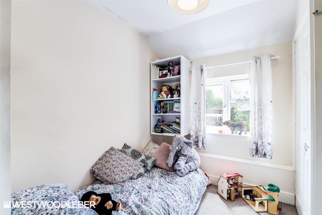 Terraced house for sale in Cromwell Avenue, Cheshunt, Waltham Cross
