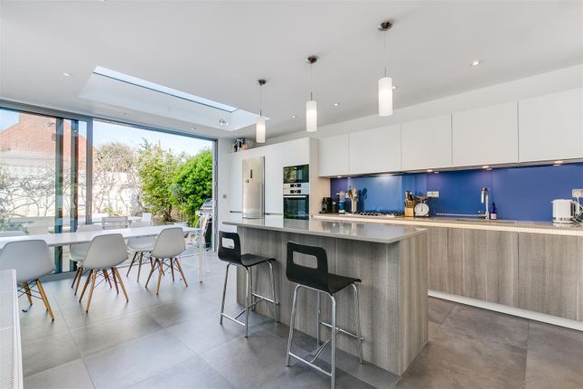 Thumbnail Terraced house to rent in Glebe Street, London