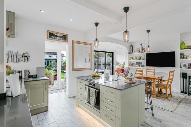 22, Albert Road, Surrey photo 4