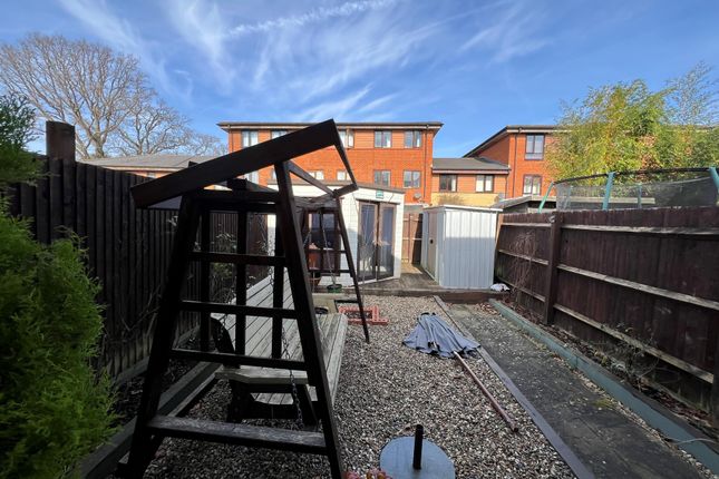 61, Crawley photo 5