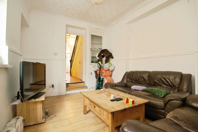 8, Harriet Street, South Glamorgan photo 4