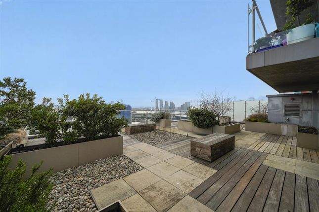 Flat 131, The Oxygen, Royal Victoria Dock photo 3