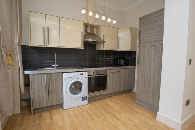 Studio flat on Flat 15, 130, Brighton Road, Purley, £130,000