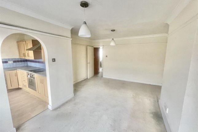 34A, The Broadway, Herts photo 3