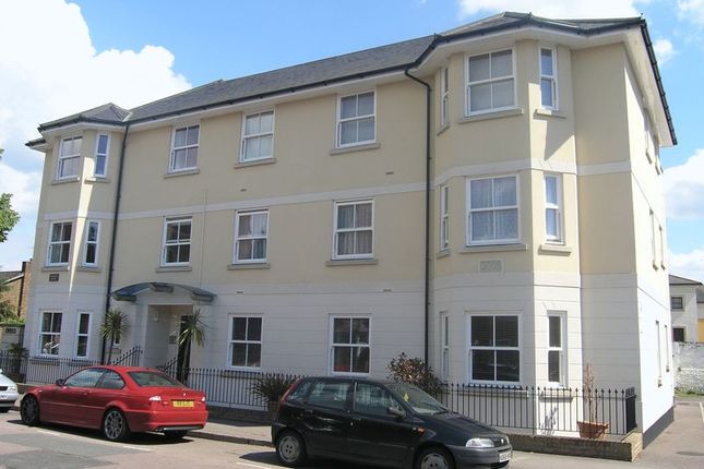 Thumbnail Flat to rent in Institute Road, Marlow