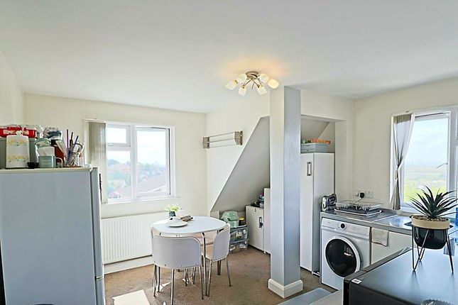 Room 1, 12 Kings Road, Benfleet photo 4