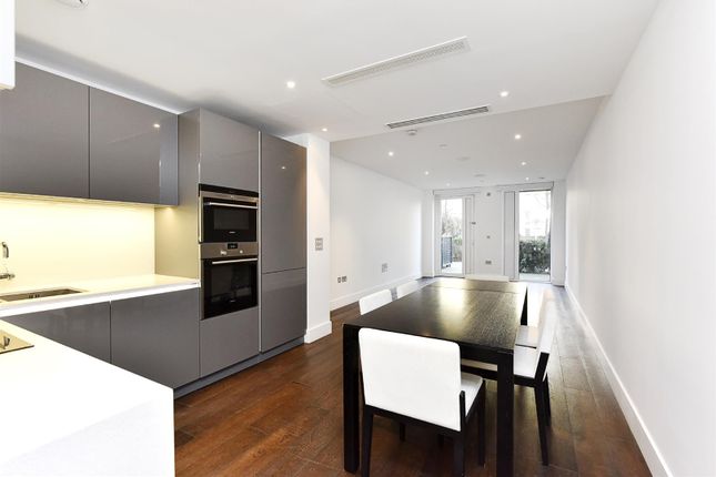 Thumbnail Flat for sale in Ravensbourne Apartments, 5 Central Avenue, Fulham Riverside