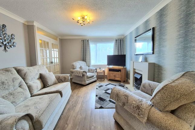 187, Foxfold, Skelmersdale photo 4