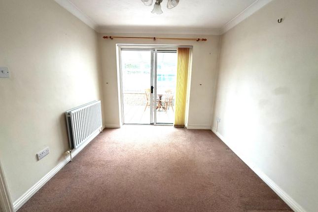 6, Mellanby Close, Street photo 3