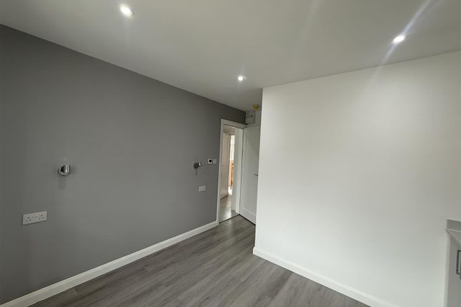 A, 12, Sheffield Road, Slough photo 4