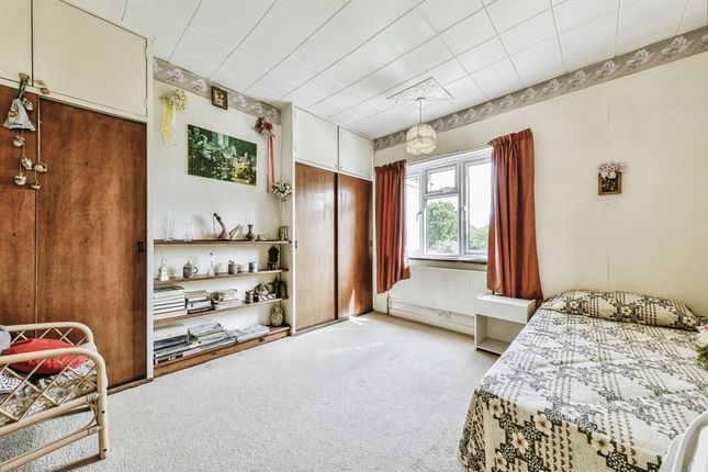 Semi-detached house for sale in Strathmore Avenue, Hitchin