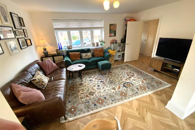 2A, Beansland Grove, Romford photo 2
