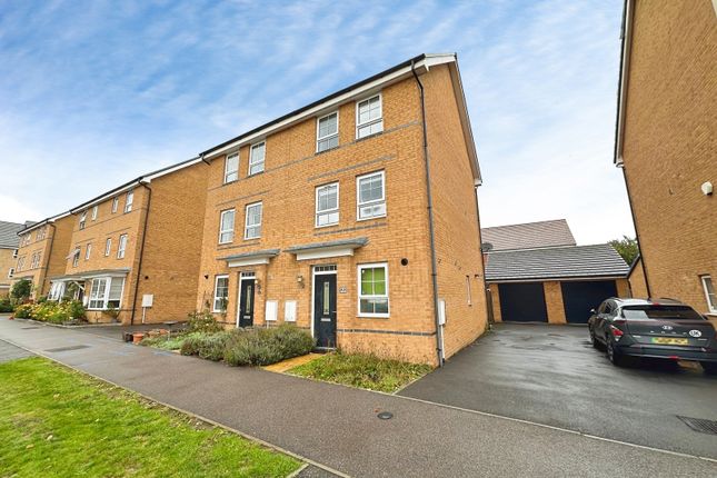 3-bed semi-detached on John Liddell Way, Hampshire, £465,000