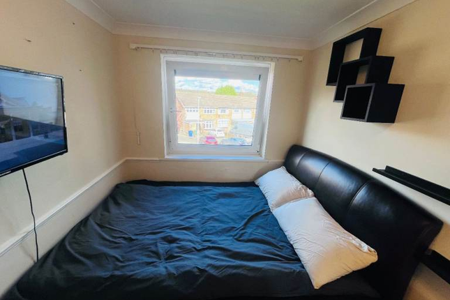 200, Turpin Avenue, Romford photo 5