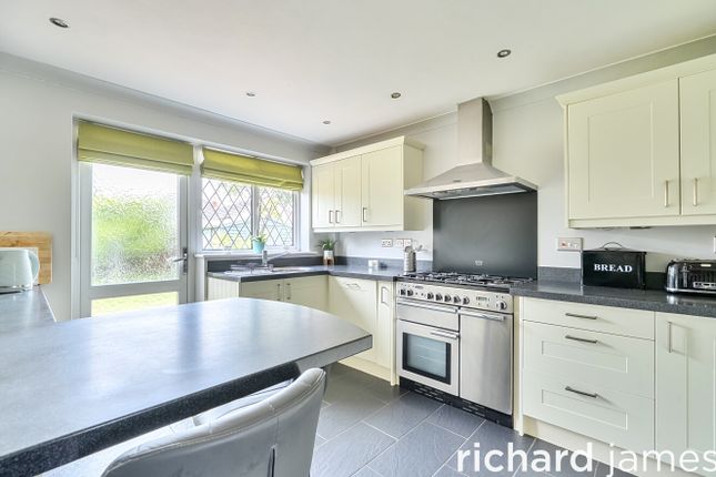 60, Glenville Close, Royal Wootton Bassett photo 3