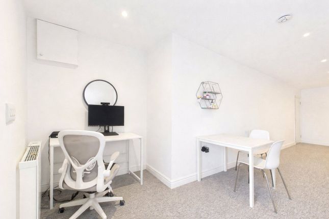 Flat 3, 30, Baugh Gardens, Bristol photo 3