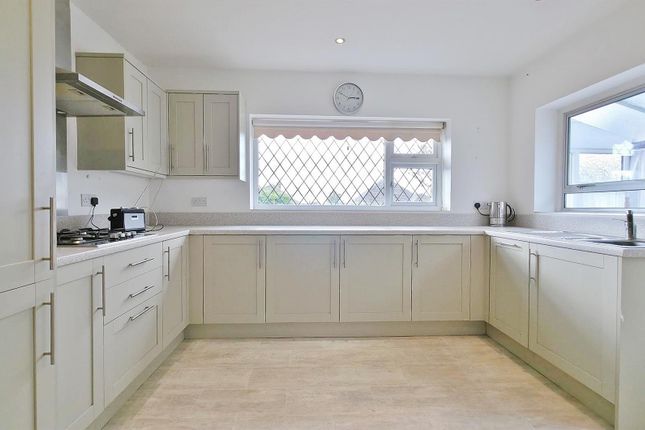 16, The Close, Frinton-on-Sea photo 3